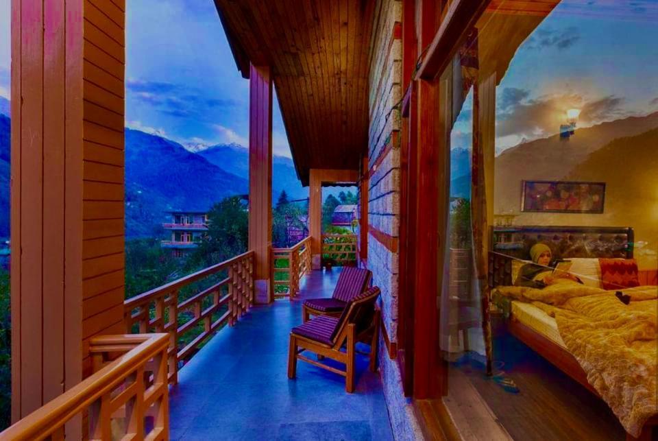 The Manu Emerald # Farmhouse # Top Selling Cottage In Manali # Peaceful Heritage Cozy Stay # Lawn With Bonfire # Most Awarded 외부 사진