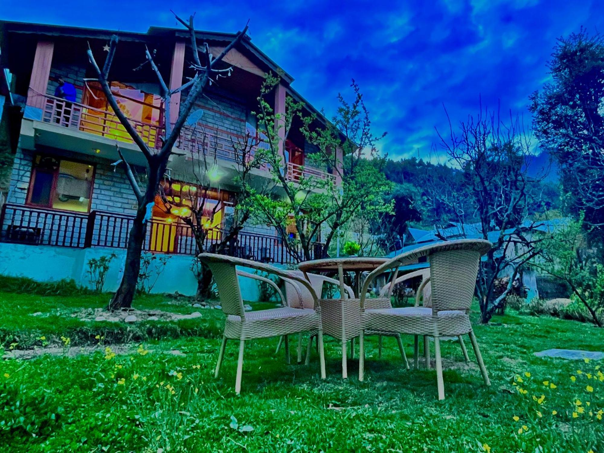 The Manu Emerald # Farmhouse # Top Selling Cottage In Manali # Peaceful Heritage Cozy Stay # Lawn With Bonfire # Most Awarded 외부 사진